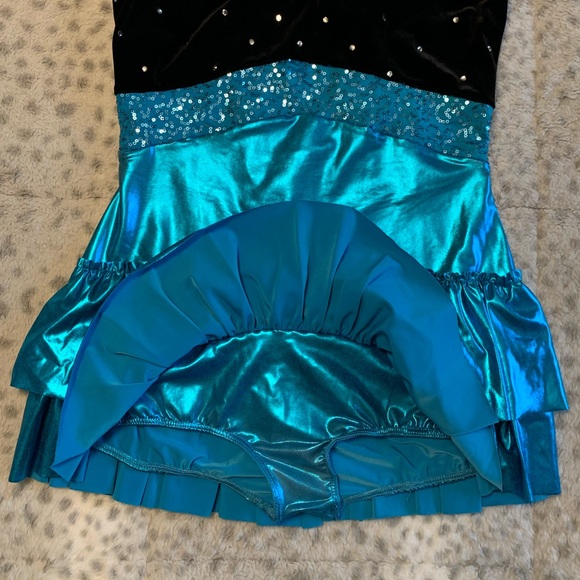 Shiny costume with velour bust & rhinestones. - Picture 2 of 9